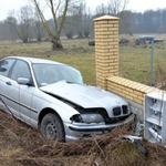 Pijany kierowca BMW wjechał w ogrodzenie