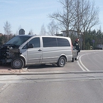 Wypadek na przejeździe kolejowym. Kierowca zignorował znak STOP