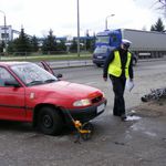 Opel potrącił rowerzystę. 62-latek przeleciał przez maskę auta