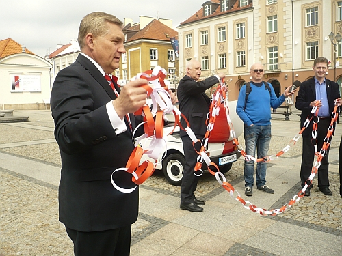 Maluch, balony i ogromny łańcuch. Atrakcje na majowy weekend  