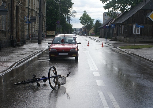 Potrącenie rowerzystki. Kobieta jest w ciężkim stanie