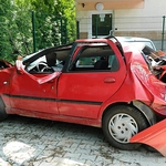 Fiat zjechał do rowu. Dwie osoby w ciężkim stanie