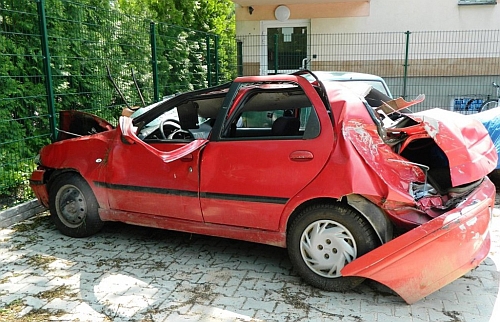 Fiat zjechał do rowu. Dwie osoby w ciężkim stanie