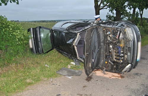 Wymuszenie pierwszeństwa. Fiat dachował