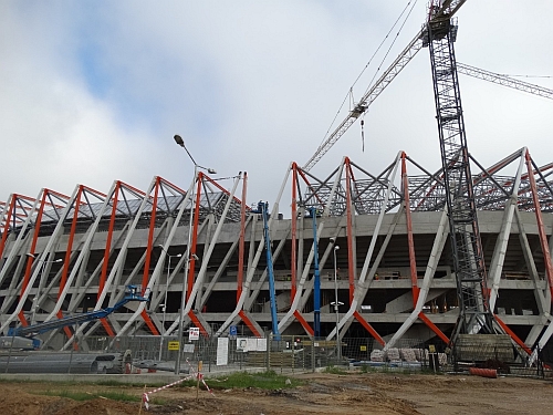 Konstrukcja stalowa stadionu miejskiego ustawiona w całości
