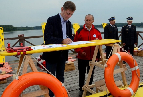 Ratownicy wodni z Podlaskiego dostali pieniądze i sprzęt