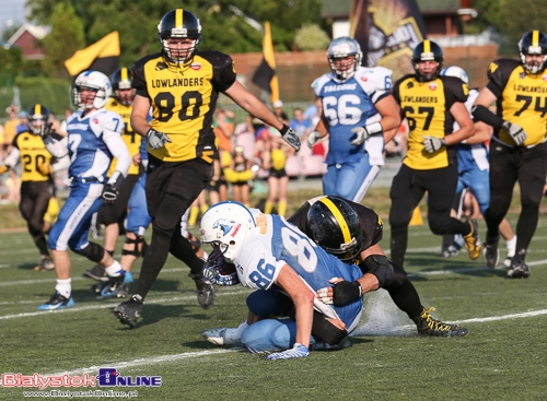 Futbol amerykański. Lowlanders rozgromili Falcons i zagrają w Toplidze! [ZDJĘCIA]