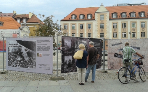 Plenerowa wystawa na Rynku Kościuszki