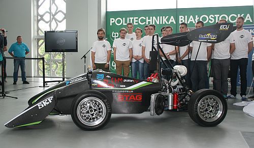 Bolid z PB zajmuje coraz wyższe miejsca na torach Formula Student