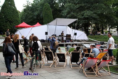 Na leżakach, z rowerami. Mnóstwo osób przyszło na Ambient Park [ZDJĘCIA]