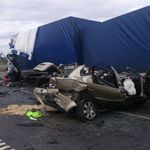 Passat uderzył w iveco. 19-latka zginęła na miejscu