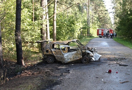 33-latek zginął w płonącym samochodzie