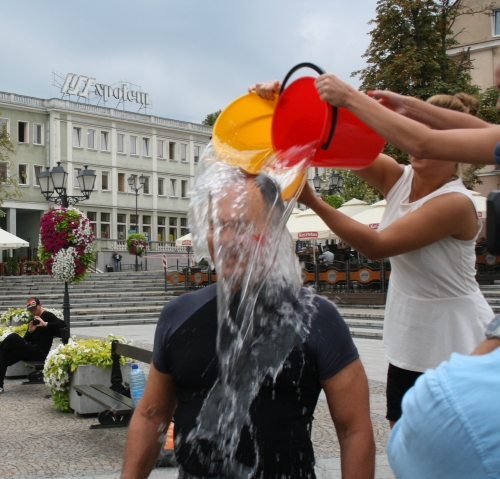 Strumień zimnej wody na radnego Kochana. Akcja "Nasercuj się!"