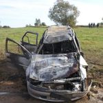 Opel stanął w płomieniach. Dwie osoby ranne