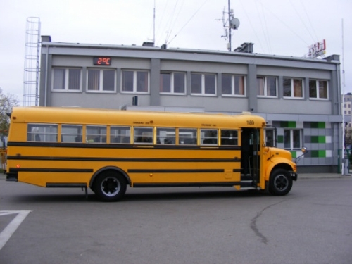 Amerykański school bus jeździ po białostockich ulicach