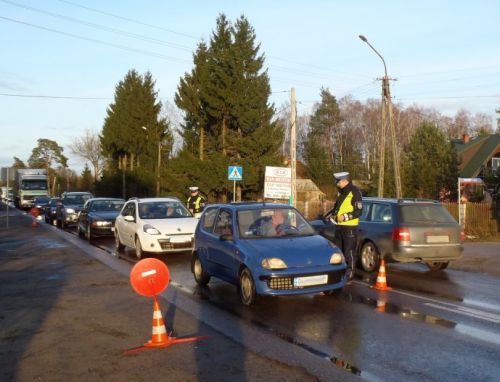 Wzmożone kontrole, nowe oznakowanie i więcej policji na drogach. Rusza akcja "Znicz 2014"