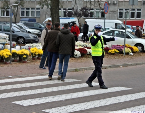 Policjanci kontrolują drogi. Nie obyło się bez wypadków i pijanych kierowców