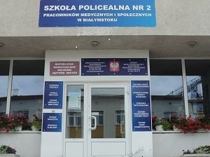 Dyrektorka oskarżona o korupcję pozostaje na stanowisku. Jej szkoła może być połączona