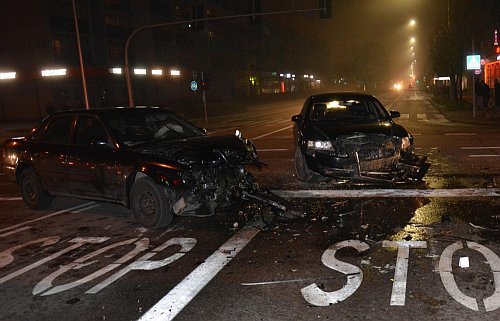 Zderzenie dwóch audi. 29-letni pasażer trafił do szpitala