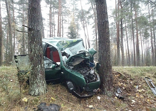 Wypadek volkswagena. Strażnicy graniczni pomogli rannemu pasażerowi