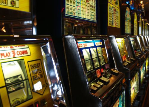 Automaty do gier w pubach i pizzeriach. 13 osób odpowie za hazard