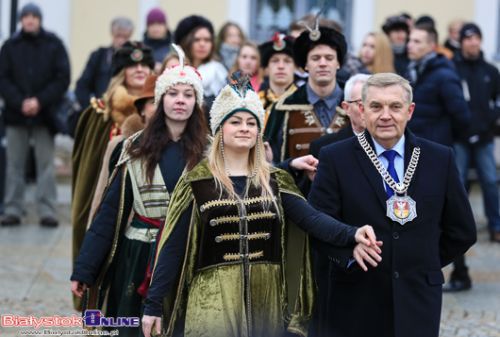 Poloneza czas zacząć! Studniówka Miejska 2015 [ZDJĘCIA]