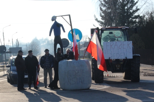 Protest rolników trwa nadal [ZDJĘCIA]