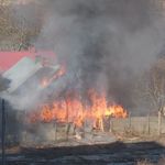 Pożar przy ul. Chmielnej. Spalił się drewniany dom