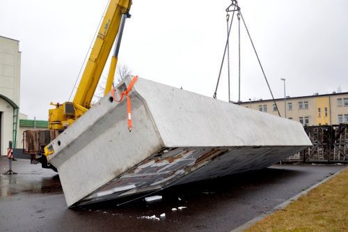 Przemytnicy ukryli papierosy w 20-tonowym przęśle mostu