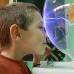 Setki chętnych na wystawę "Eksperymentuj" Centrum Nauki Kopernik