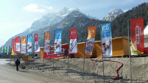 Podlaska firma widoczna przy skoczni narciarskiej w Planicy