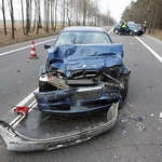 Bmw wjechało w golfa. Dwie osoby w szpitalu