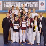 Jedenaście pucharów dla zawodników Oyama Karate