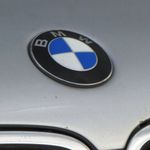 Ul. Zwierzyniecka. Młodzi złodzieje rozebrali bmw na oczach właściciela