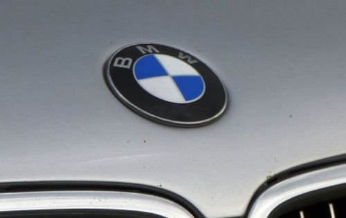 Ul. Zwierzyniecka. Młodzi złodzieje rozebrali bmw na oczach właściciela