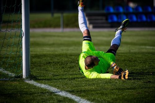 Podlaski futbol. IV liga i KOS. Tabela i wyniki weekendowych spotkań