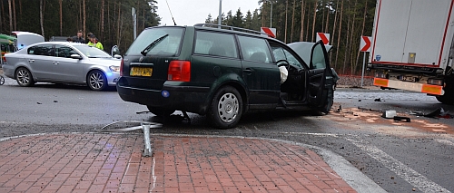 Litwin zasnął za kierownicą i wymusił pierwszeństwo. Pasażer passata w szpitalu