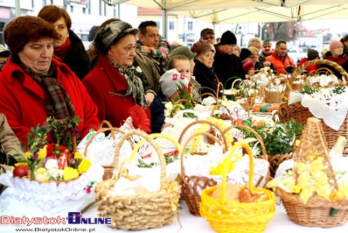 Na Rynku Kościuszki i stadionie święcono pokarmy. To już tradycja [ZDJĘCIA]