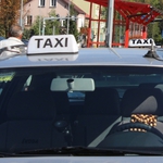 Zmiany dla białostockich taksówek: Bez II strefy na Dojlidach i obowiązkowy egzamin kierowców