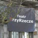 Chciał spalić teatr TrzyRzecze. Wysoka grzywna dla Pawła J.