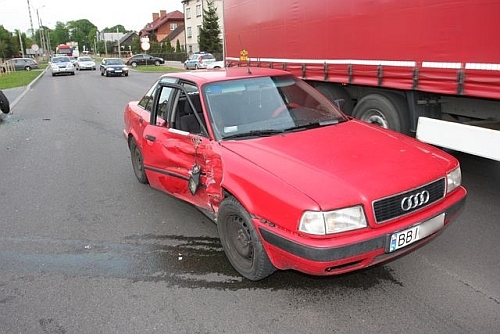 Zderzenie audi i motocykla. Kierowca samochodu wymusił pierwszeństwo