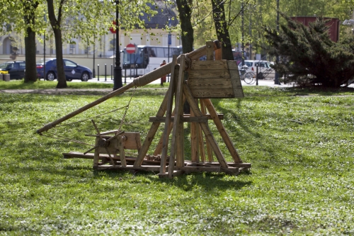 Dawne machiny wojenne i rzeźby. Nowe wystawy w Muzeum Wojska i Ratuszu