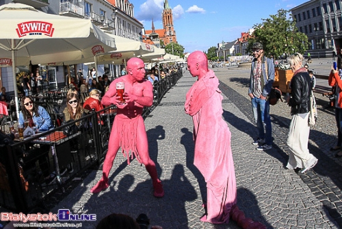 Różowe ludziki opanowały Rynek Kościuszki. To była prawdziwa inwazja [ZDJĘCIA, WIDEO]