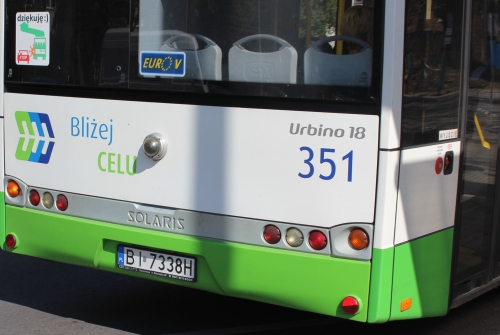 Star uderzył w autobus i osobówkę. Jedna osoba w szpitalu