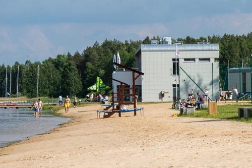 Potańcówka na plaży w Dojlidach. Bezpłatny przejazd zabytkowym "ogórkiem"