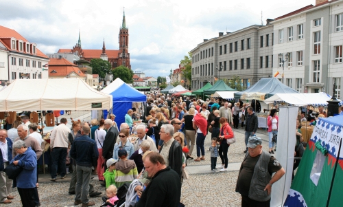 Mnóstwo ludzi, duży wybór produktów. Tradycyjny jarmark na Jana