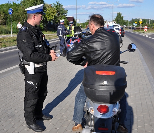 Kontrole motocyklistów. Zabrane dowody rejestracyjne i mandaty