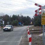 Samochód wjechał pod pociąg. Ciężko ranni mężczyzna i dziecko