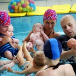 Rozwój, radość i bezpieczeństwo – naucz swoje dziecko pływać
