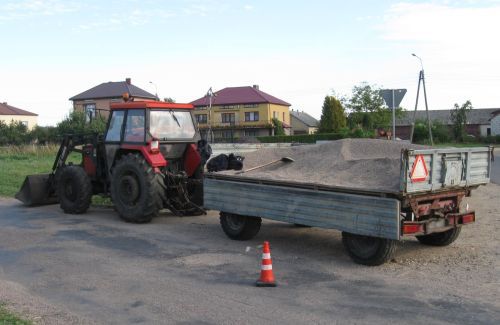  Tragiczny wypadek przy remoncie drogi. Nietrzeźwy traktorzysta przejechał kolegę